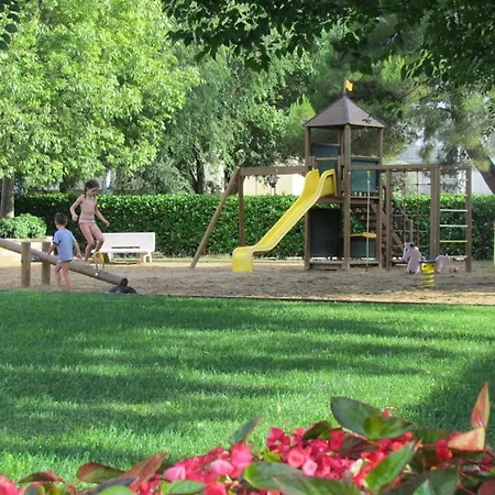 With Terrace And Pool Daire *